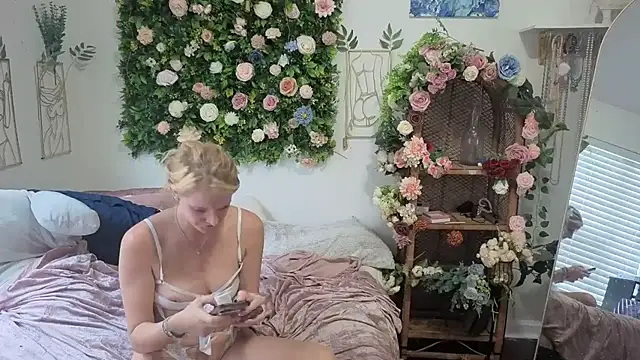 auroraandorion online show from October 10, 9:31 pm