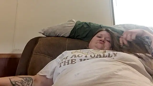 chrissybear84 online show from April 22, 4:59 pm