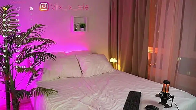 ViXXXiee online show from September 26, 6:05 pm