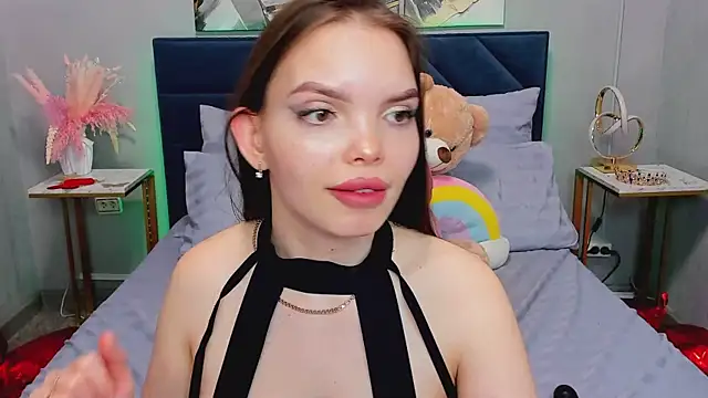 Curvy Dynamite  online show from April 11, 7:45 am