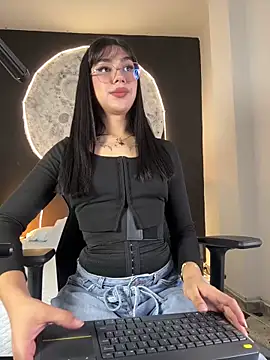 RoseCassie online show from November 25, 2:19 pm