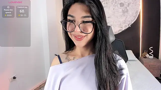 RoseCassie online show from November 6, 1:39 pm