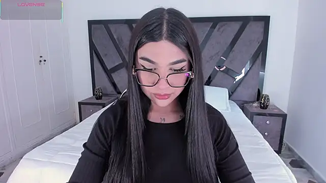 RoseCassie online show from April 21, 2:02 pm