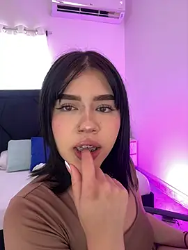 Lily Woodz online show from April 4, 7:13 pm