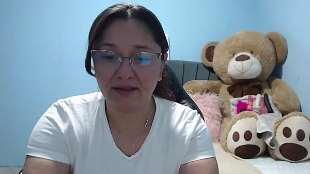 Snapshot of AngelRouss chatting on October 1, 5:12 am AngelRouss online show from October 1, 5:12 am