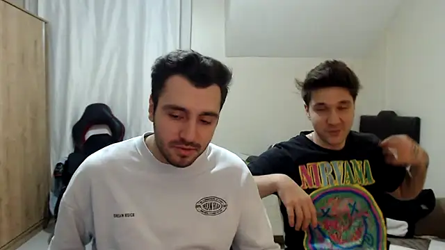 handsomeee04 online show from October 15, 8:11 pm