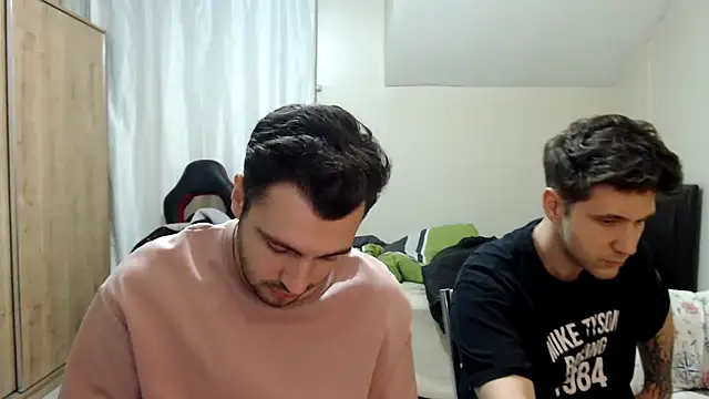 handsomeee04 online show from October 7, 7:40 pm