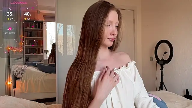 Awwwrora online show from April 15, 12:39 pm