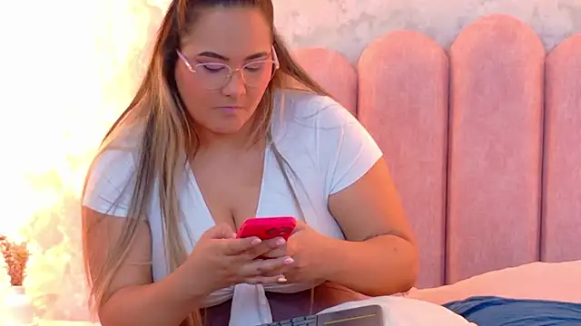 MiaLaurents online show from March 19, 5:01 am