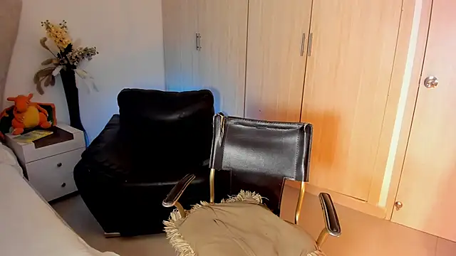 rachaeldeckard   online show from October 25, 4:42 am