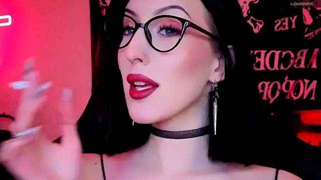 Miss Alice   online show from May 3, 11:52 pm