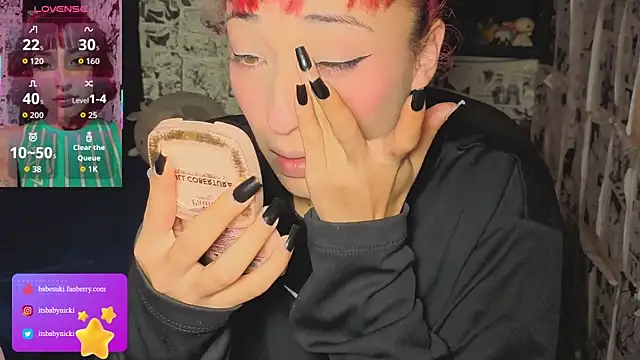 NickiYoung online show from May 28, 2:04 pm