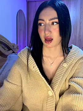 Maddy Jones online show from December 15, 1:22 am