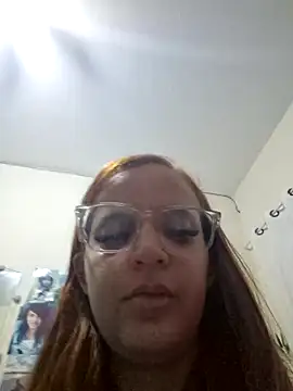 Snapshot of AliceRuivinha2 chatting on October 5, 5:12 am AliceRuivinha2 online show from October 5, 5:12 am
