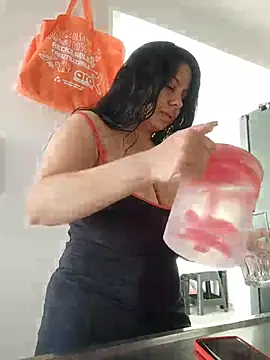 downsonMia online show from April 12, 12:19 pm