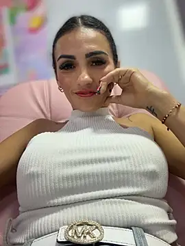 Samantha bigboobs online show from February 10, 9:40 pm