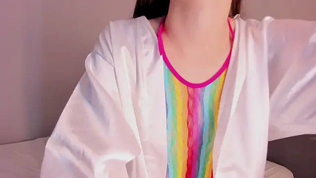 sara  jones gh online show from October 26, 7:20 pm