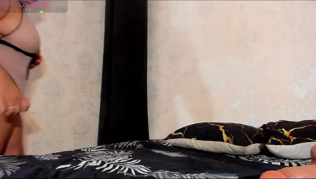 NAHIARA LEE online show from June 8, 12:39 pm