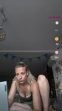 thefrenchkiss25 online show from April 26, 6:16 pm