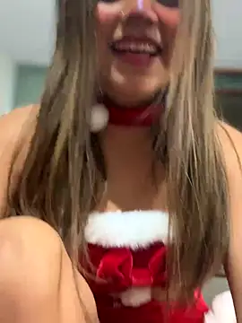 AdriiluXe online show from December 16, 4:40 am