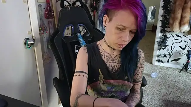 trashbrat online show from December 19, 2:09 pm