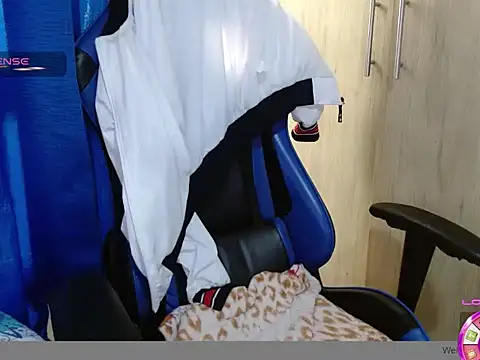 Danielagomez33 online show from March 22, 12:44 pm