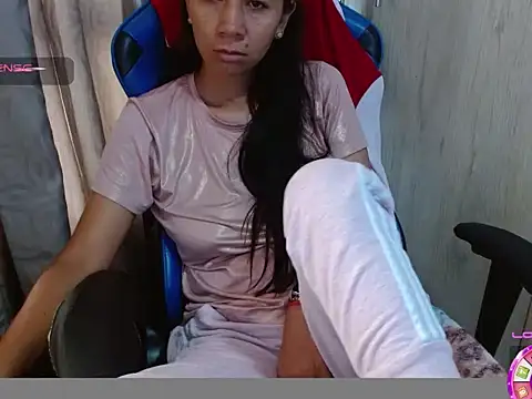 Danielagomez33 online show from April 9, 12:21 pm