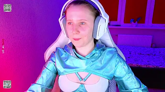 mon lola online show from April 22, 5:10 pm