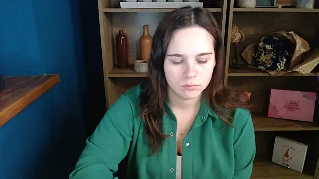 mini girly online show from October 9, 10:30 am