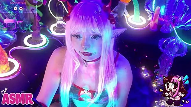 LaytonBox online show from March 6, 1:50 pm