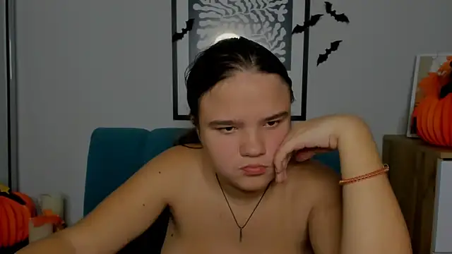 AdeleCruz online show from November 1, 8:18 am