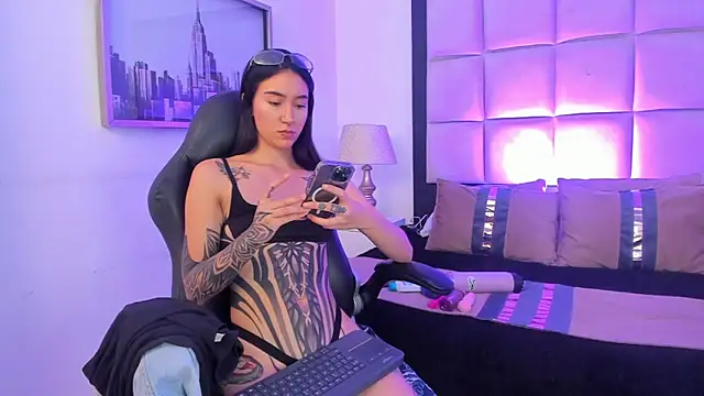 MeganPresleyy online show from June 4, 4:11 pm