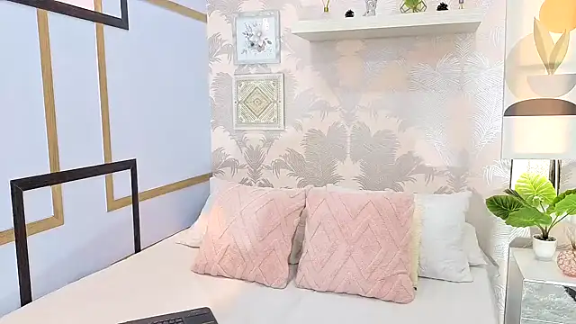 CharlotteGraay online show from November 3, 7:51 pm