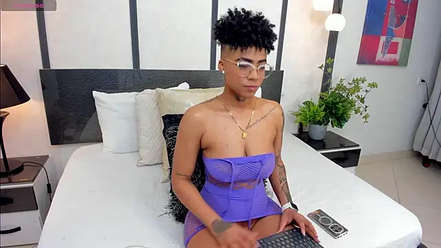 LuciaWallace online show from January 8, 12:47 am