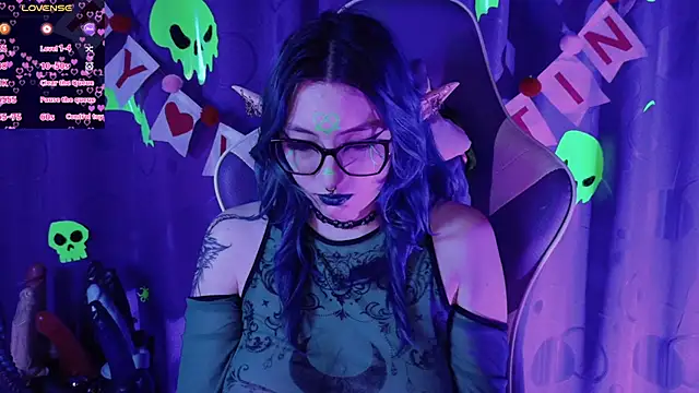 Kimlennox  online show from February 24, 1:43 pm