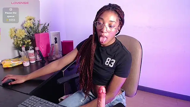 esmeralda-bk online show from March 19, 10:47 pm