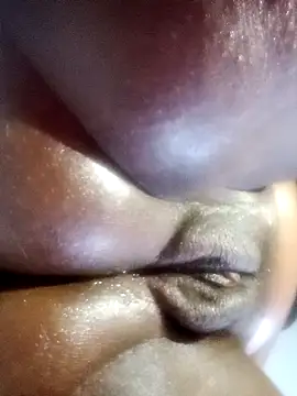 janniehldn online show from March 15, 9:11 am