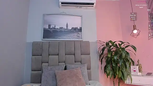 janna lopez  online show from November 4, 11:04 am