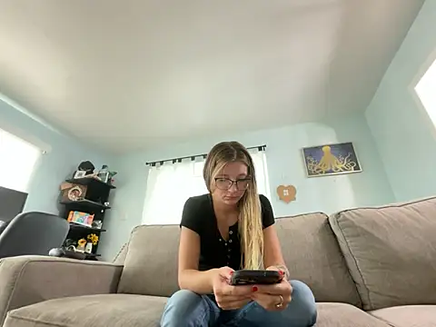 Snapshot of Hatgirl69 chatting on September 25, 5:01 pm Hatgirl69 online show from September 25, 5:01 pm