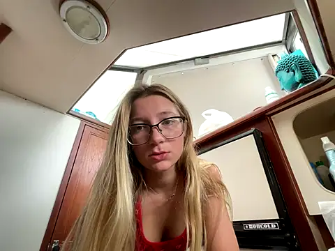 Snapshot of Hatgirl69 chatting on October 4, 2:43 pm Hatgirl69 online show from October 4, 2:43 pm