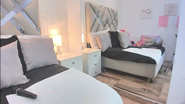 raquell moore online show from March 30, 1:44 pm