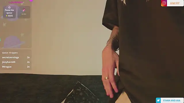 ethan and ava online show from April 19, 6:10 pm