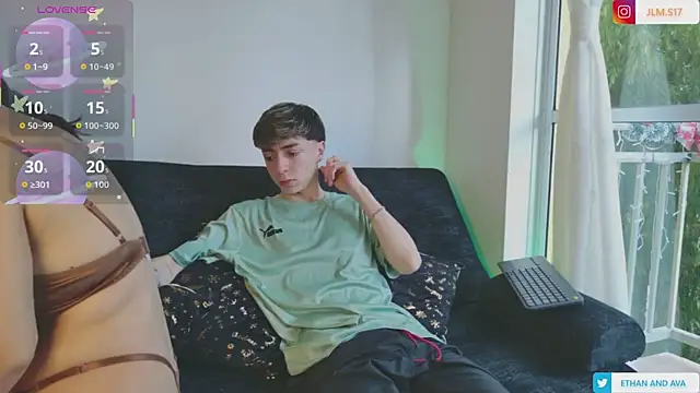 ethan and ava online show from December 18, 12:32 pm