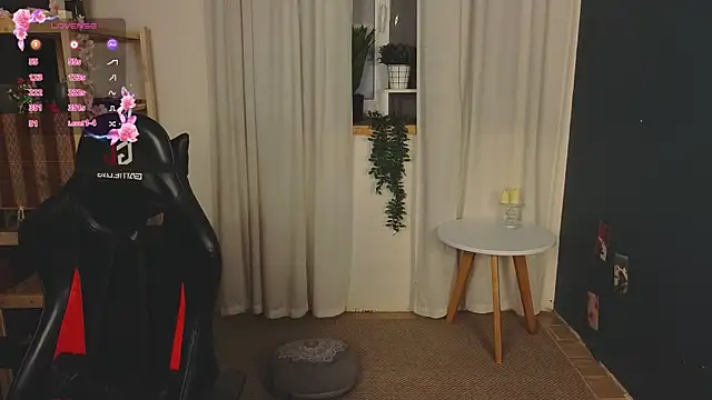 too sexxxy online show from November 9, 6:15 pm