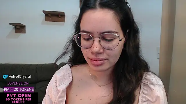 Snapshot of crystalll_room chatting on September 21, 7:29 am crystalll room online show from September 21, 7:29 am