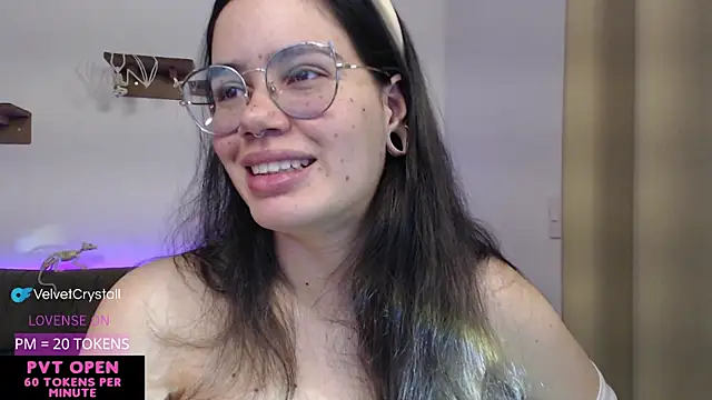 Snapshot of crystalll_room chatting on October 7, 5:23 am crystalll room online show from October 7, 5:23 am