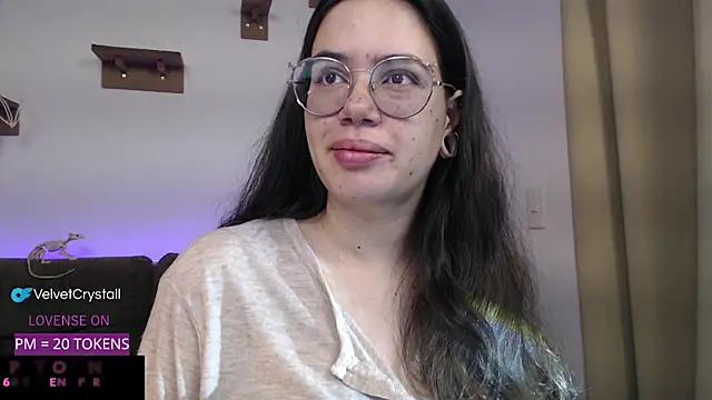 Snapshot of crystalll_room chatting on October 19, 6:48 am crystalll room online show from October 19, 6:48 am