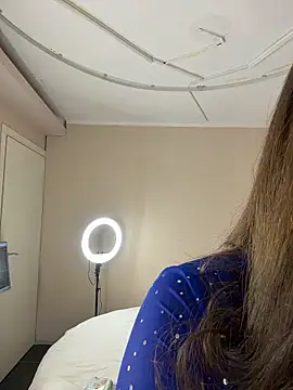 KiraBarlows online show from February 4, 8:45 pm