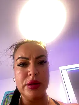 Snapshot of HotLivv69 chatting on September 28, 8:47 pm HotLivv69 online show from September 28, 8:47 pm