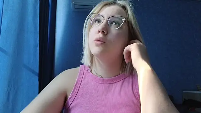 HotBrandyX online show from April 4, 4:33 am